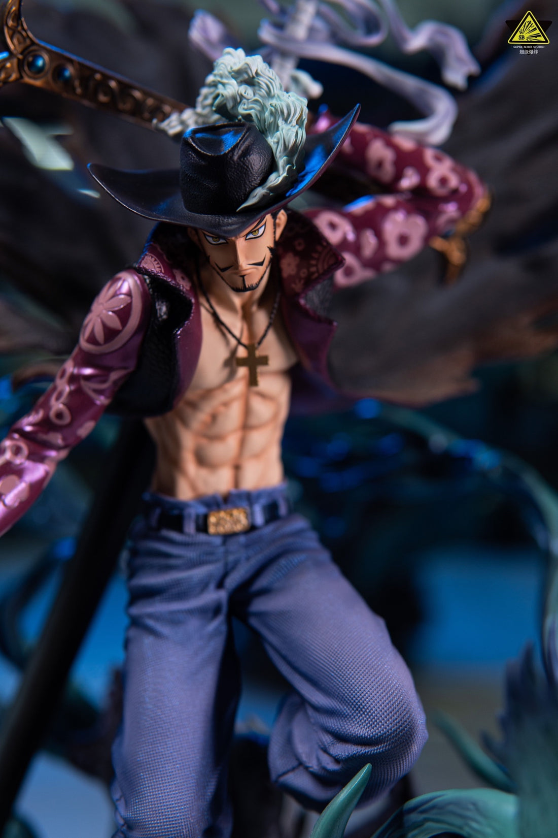 One Piece Super Bomb Studio Mihawk Resin Statue - China Stock